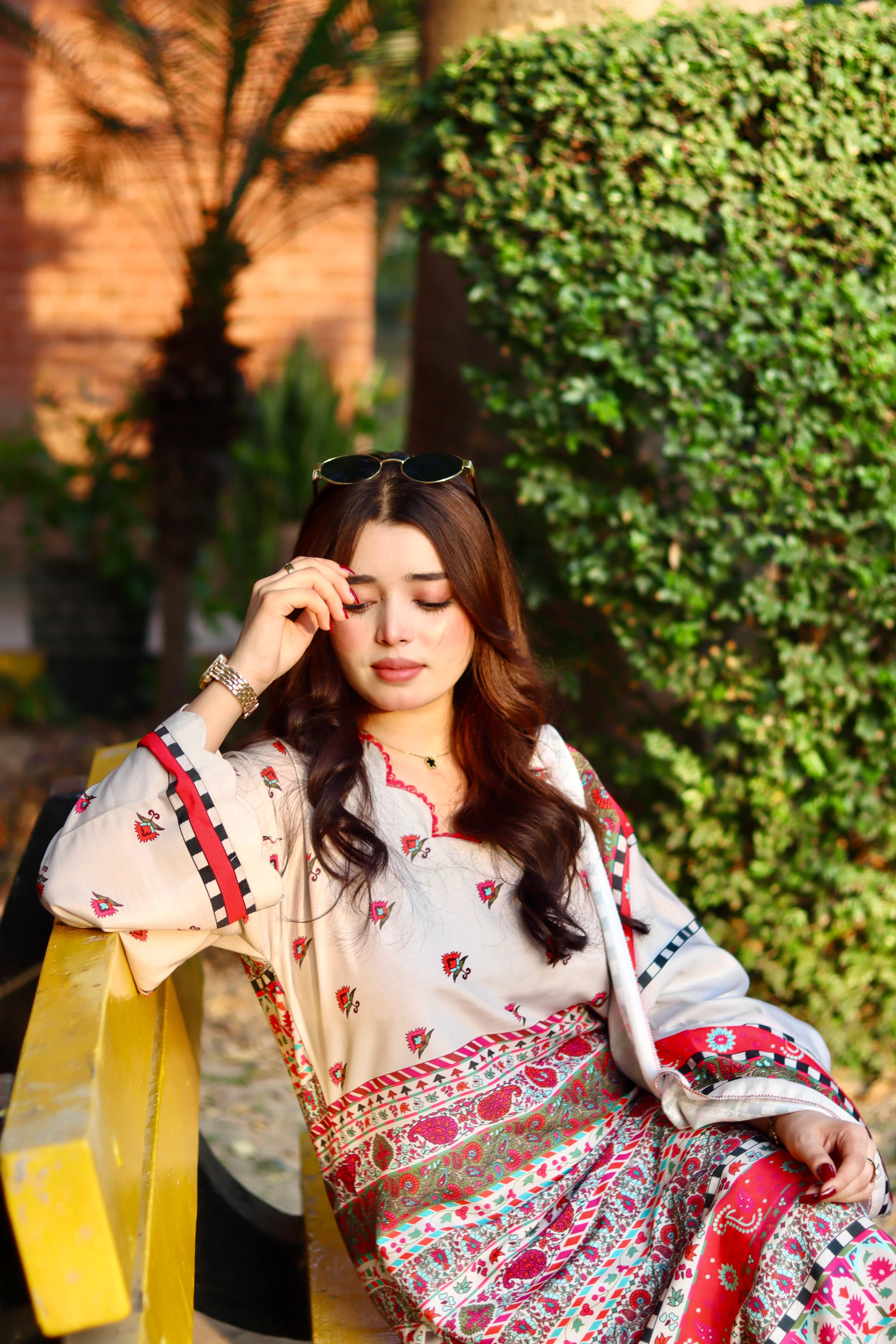Resham 3Pc - Image 2