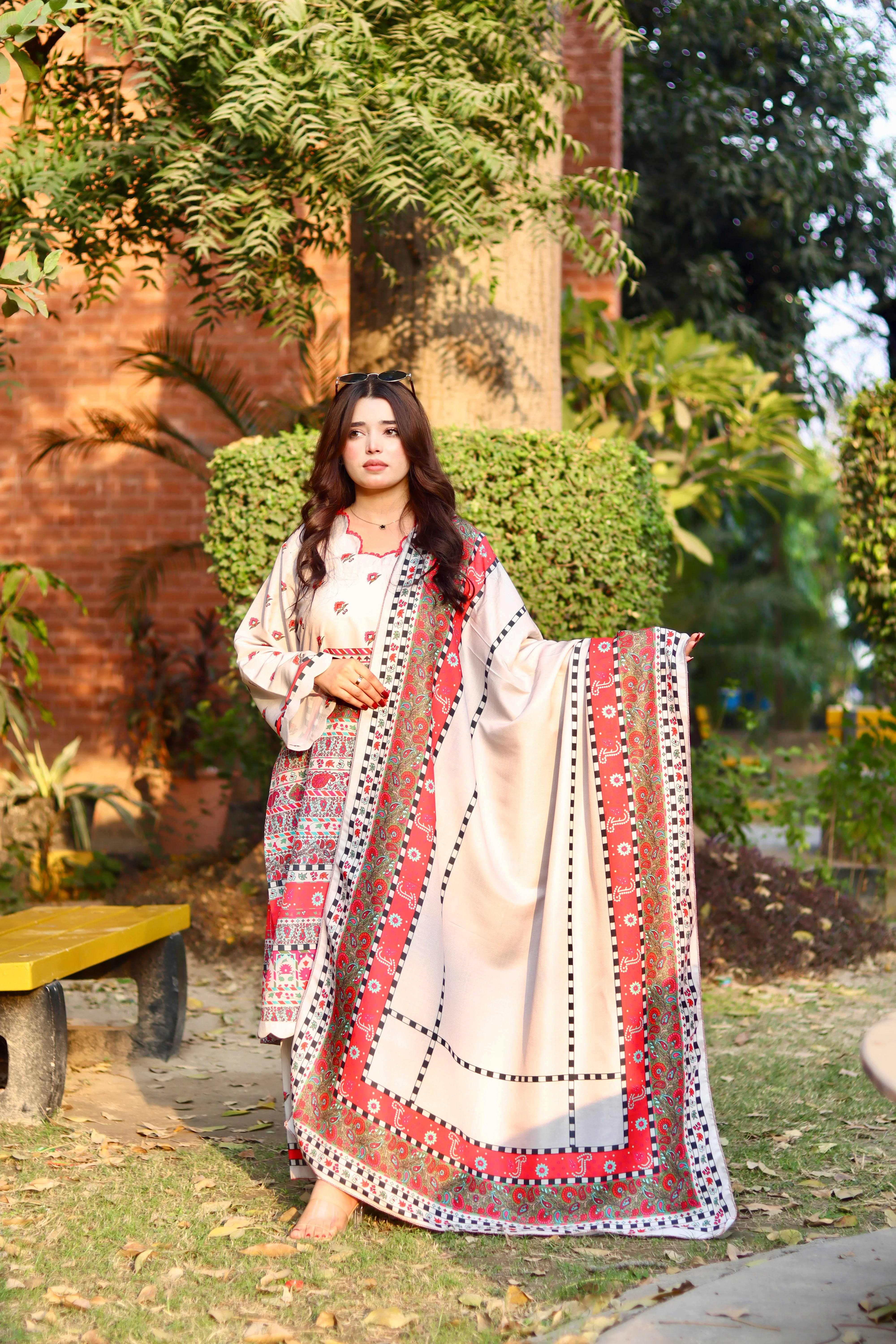 Resham 3Pc - Image 3