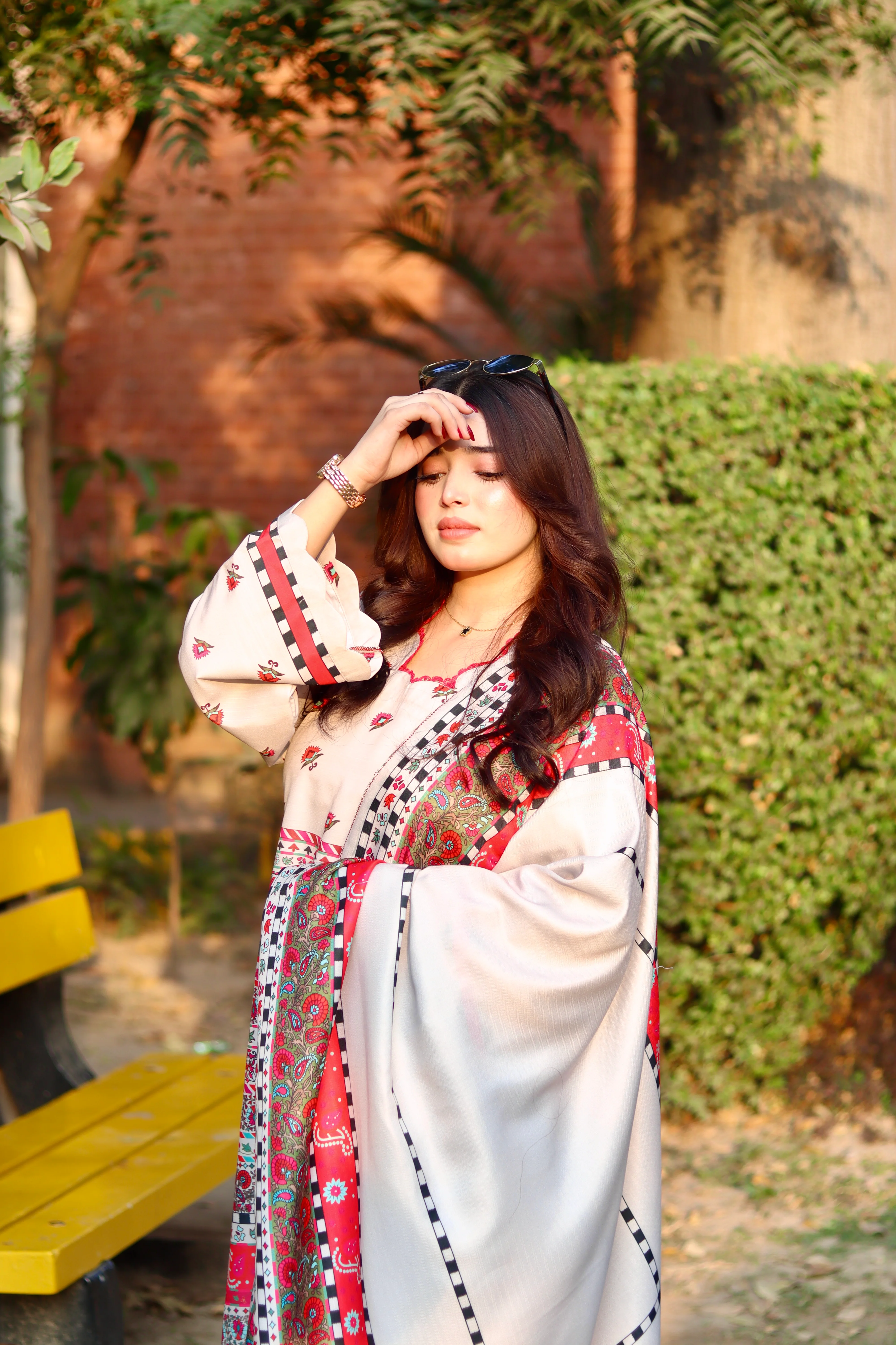 Resham 3Pc - Image 4
