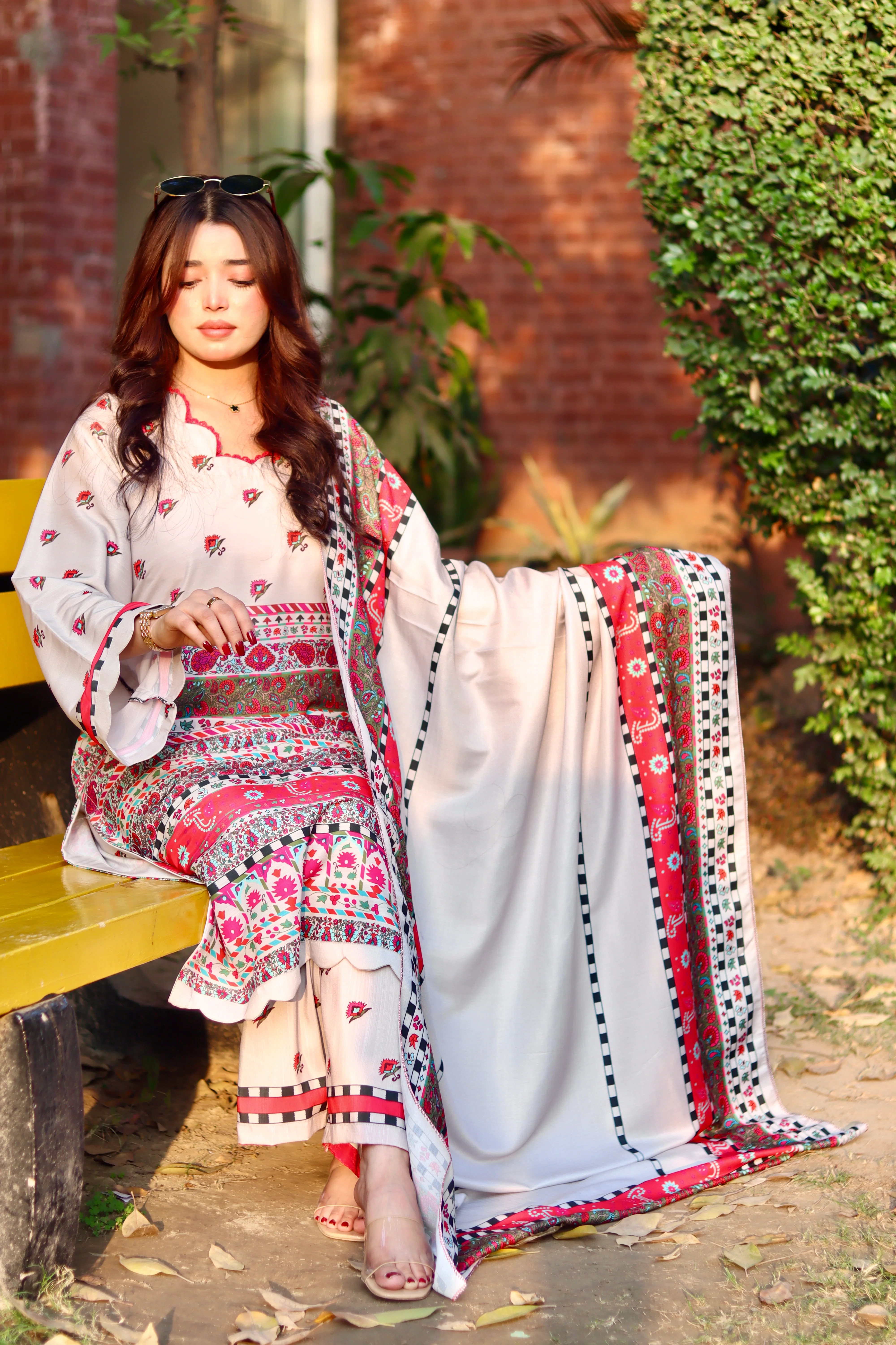 Resham 3Pc - Image 6