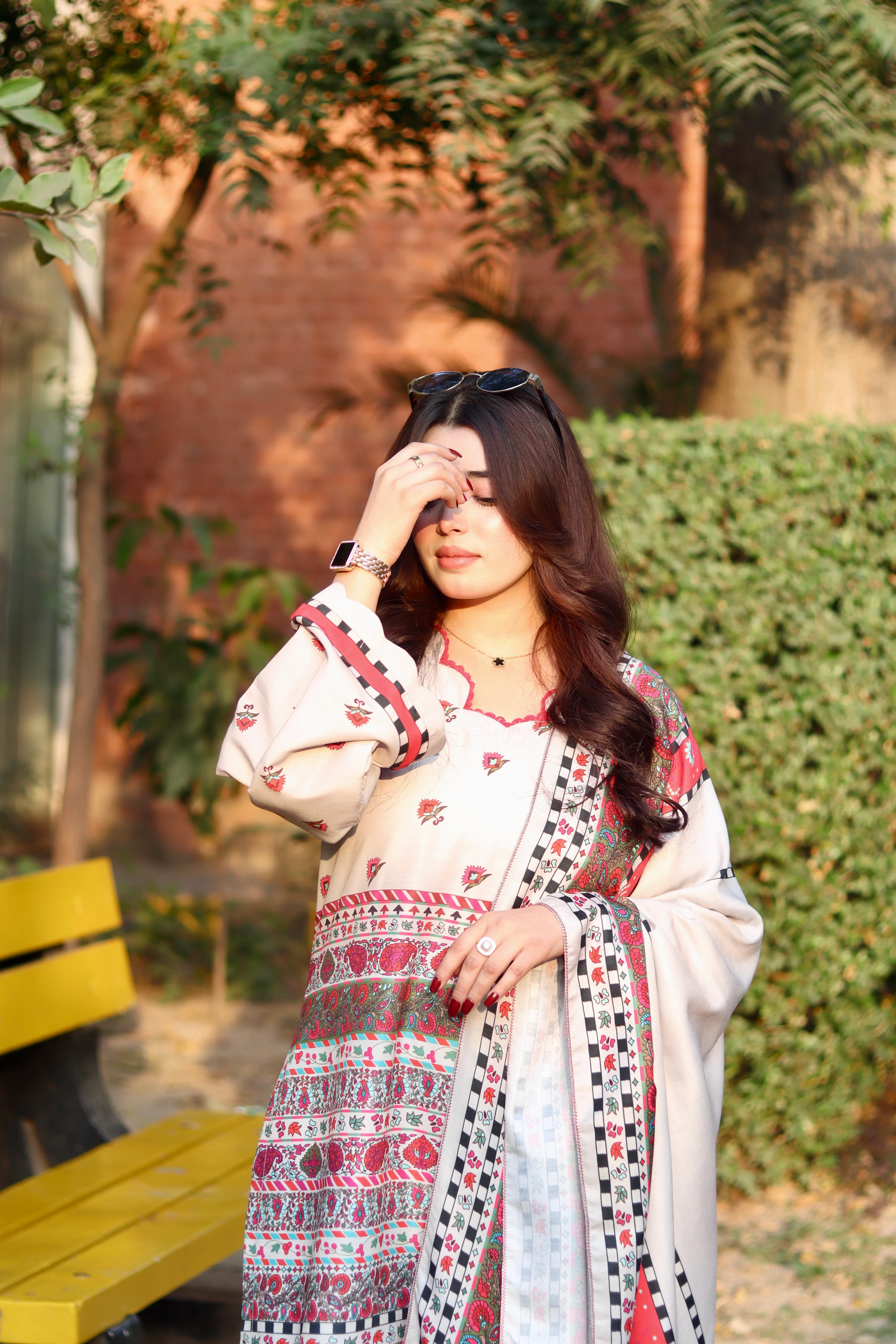 Resham 3Pc - Image 9